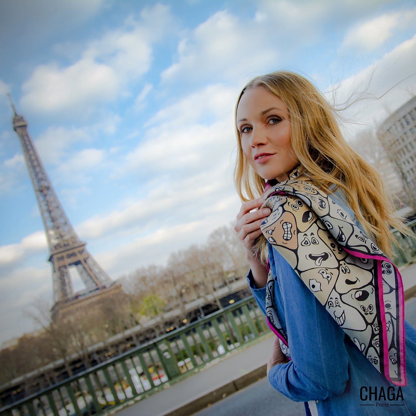 Carré de soie femme 90 CHAGA Paris - Motif Femme rose