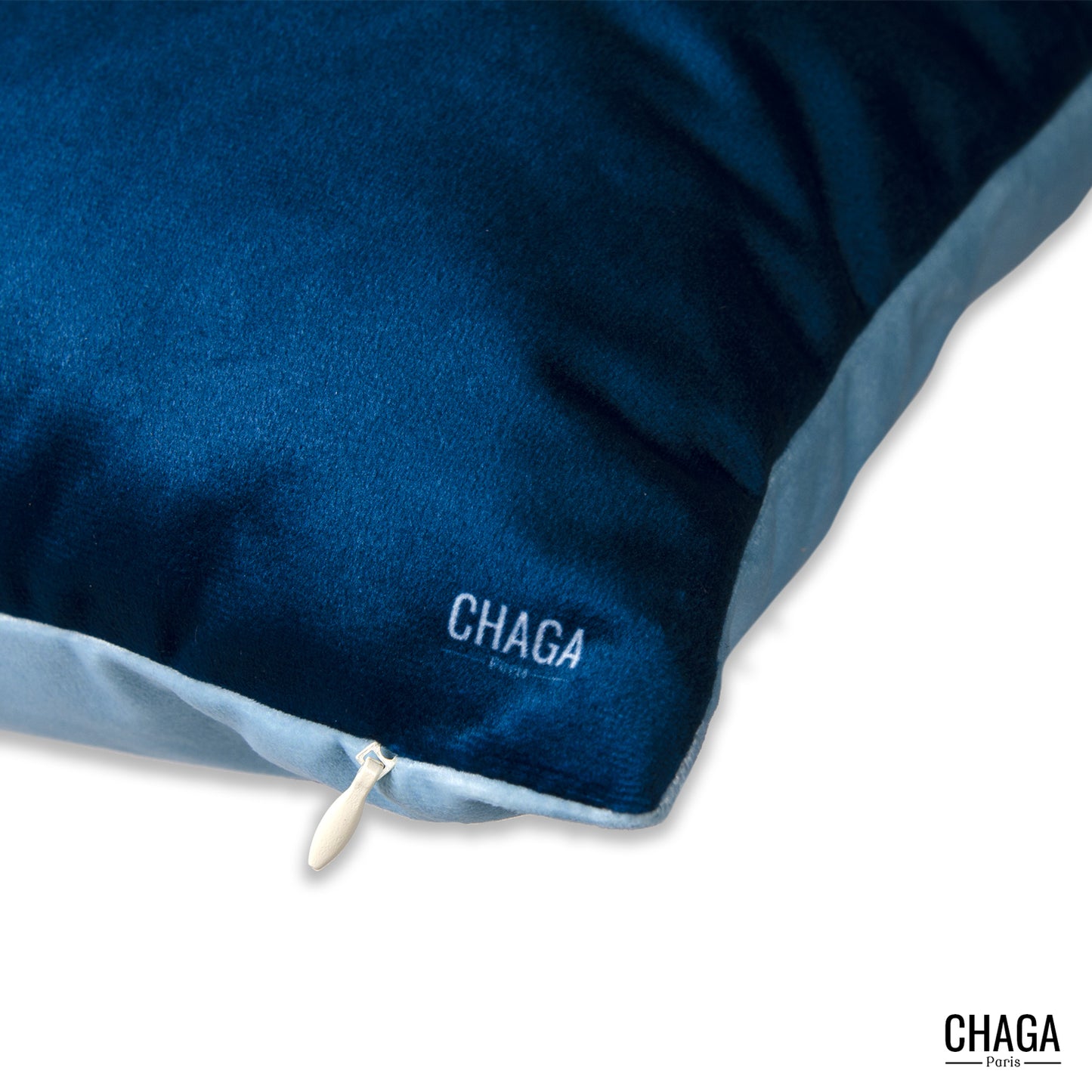 Coussin de créateur en velours CHAGA Paris - Motif Marine et bleu ciel
