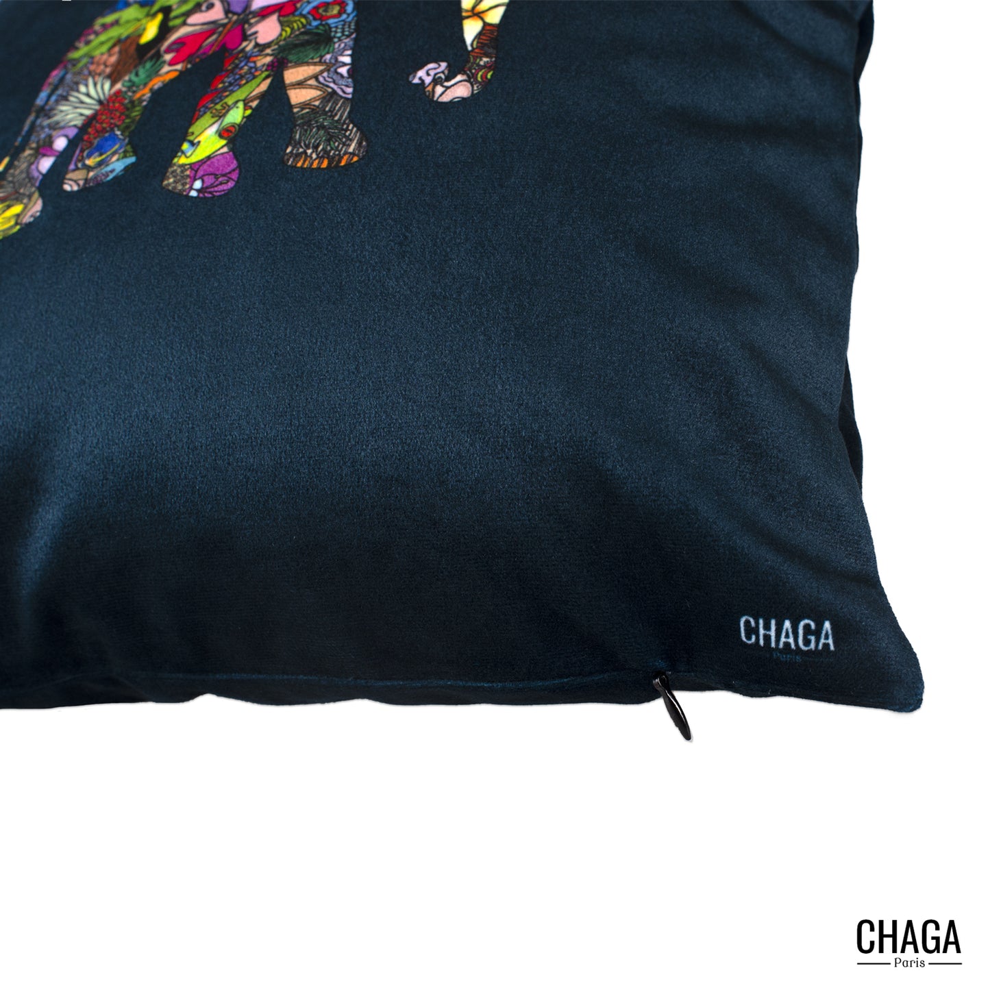 Coussin de créateur en velours CHAGA Paris - Motif Eléphant jungle bleu