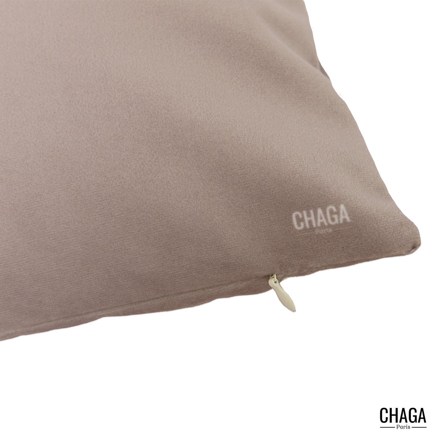 Coussin de créateur en velours CHAGA Paris - Motif Taupe