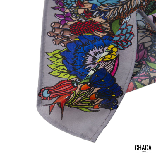 Foulard en voile léger 47 X 47 CHAGA Paris - Motif Toucan gris