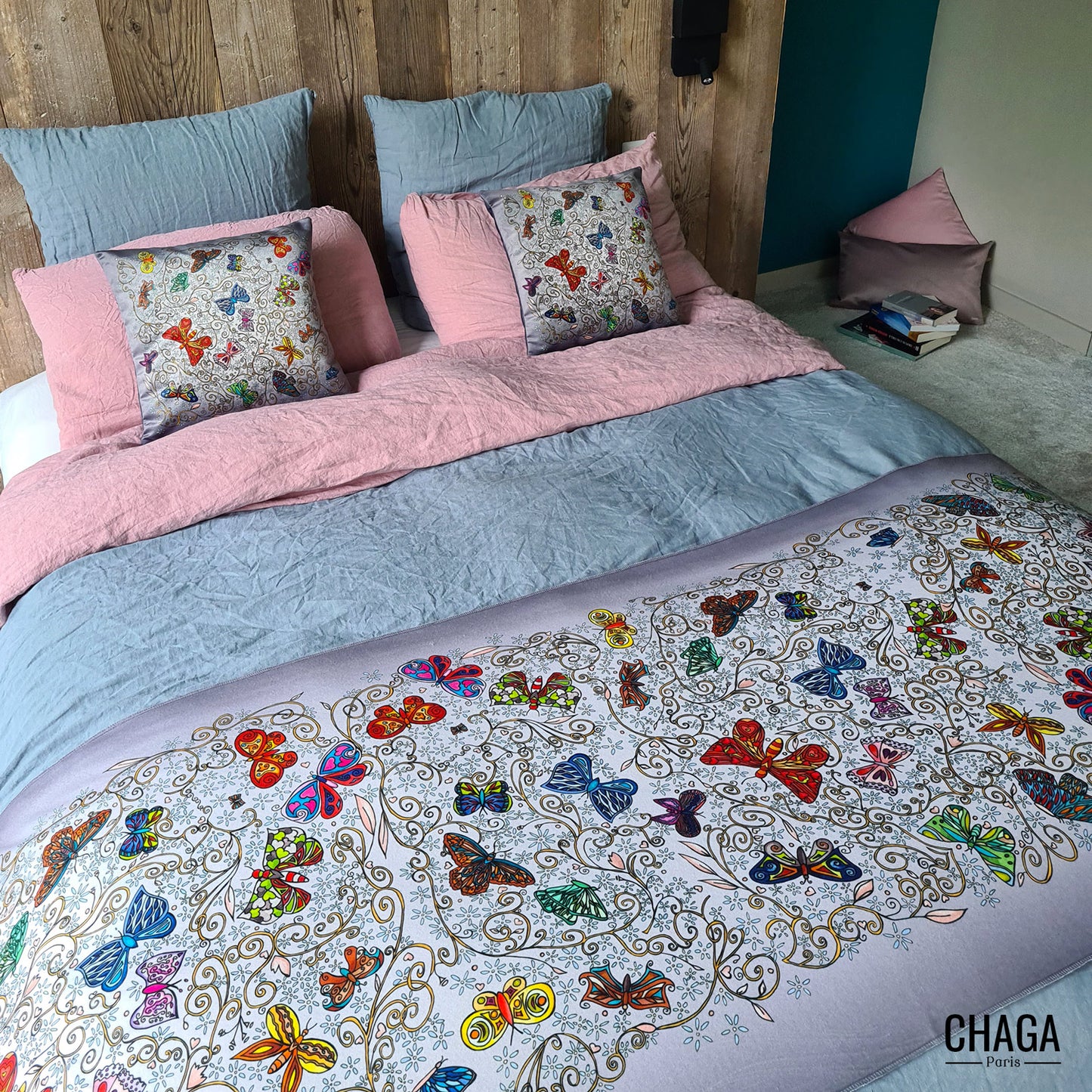 Plaid en polaire CHAGA Paris - Motif Chagaline gris