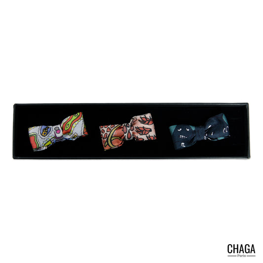 Coffret 3 Noeuds papillon en soie blazer CHAGA Paris - Motif Gourmandises blanc Nénusphères Fleur bleue