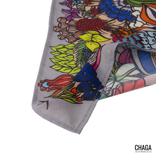 Foulard en voile léger 47 X 47 CHAGA Paris - Motif Ecureuil gris